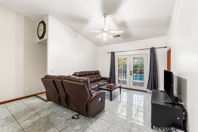 2901 Flint Hills Drive, Bakersfield, CA 93313