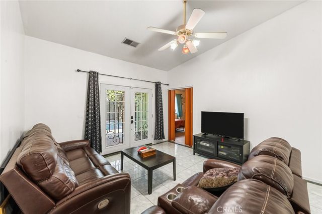 2901 Flint Hills Drive, Bakersfield, CA 93313