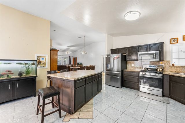 2901 Flint Hills Drive, Bakersfield, CA 93313