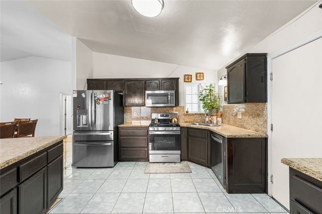 2901 Flint Hills Drive, Bakersfield, CA 93313