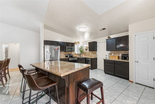 2901 Flint Hills Drive, Bakersfield, CA 93313