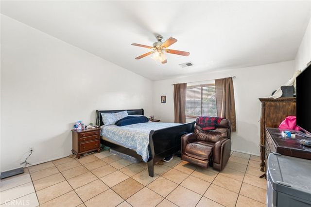 2901 Flint Hills Drive, Bakersfield, CA 93313