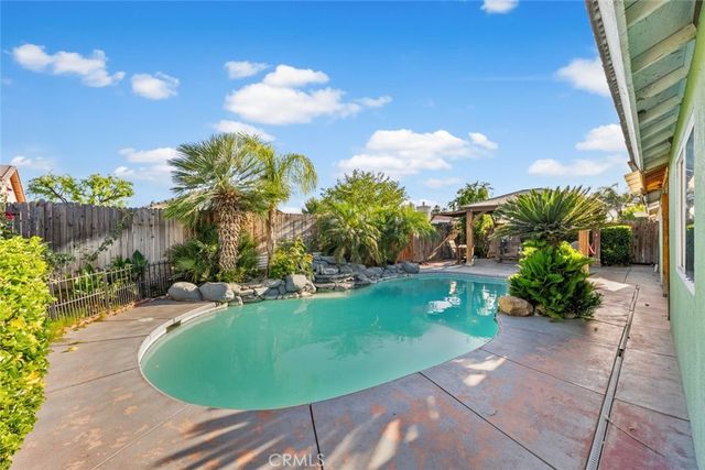 2901 Flint Hills Drive, Bakersfield, CA 93313