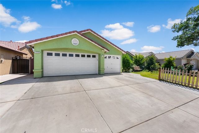 2901 Flint Hills Drive, Bakersfield, CA 93313