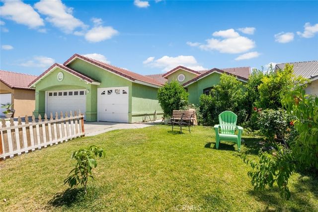 2901 Flint Hills Drive, Bakersfield, CA 93313