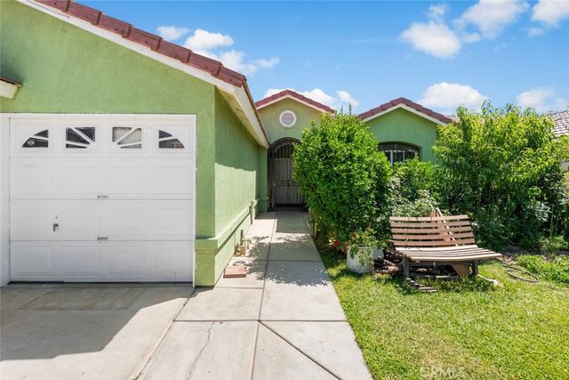2901 Flint Hills Drive, Bakersfield, CA 93313