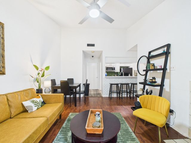 806 W 24th ST 300, Austin, TX 78705