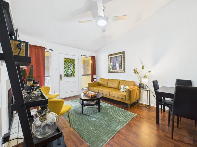 806 W 24th ST 300, Austin, TX 78705