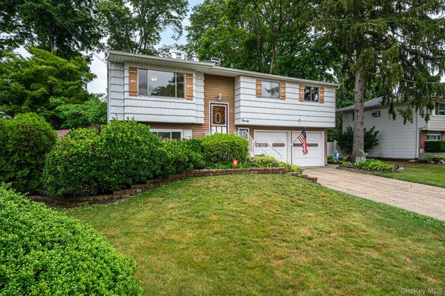 90 Rhode Island Avenue, Bay Shore, NY 11706