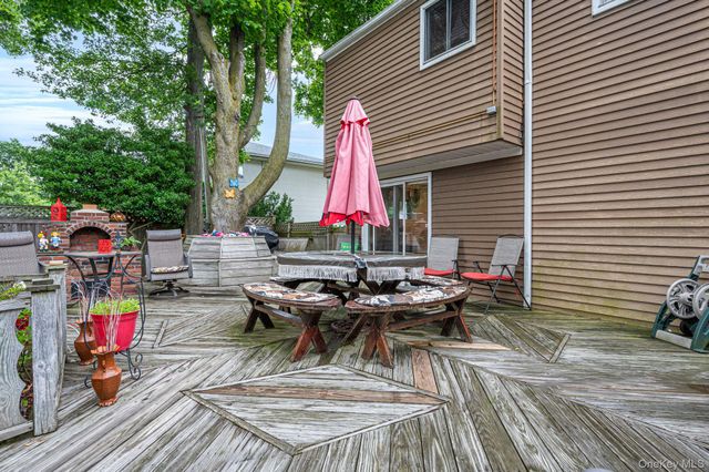 90 Rhode Island Avenue, Bay Shore, NY 11706