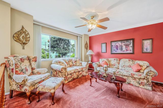 90 Rhode Island Avenue, Bay Shore, NY 11706