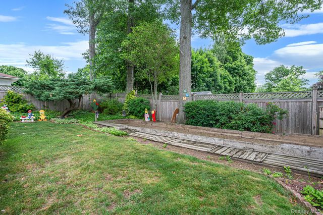 90 Rhode Island Avenue, Bay Shore, NY 11706
