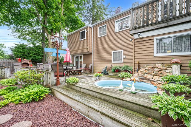 90 Rhode Island Avenue, Bay Shore, NY 11706