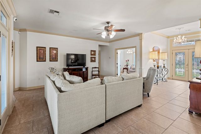 313 Donald Dr, Thibodaux, LA 70301