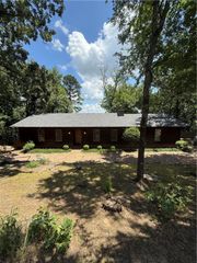 1105 Skyline Drive, Russellville, AR 72802
