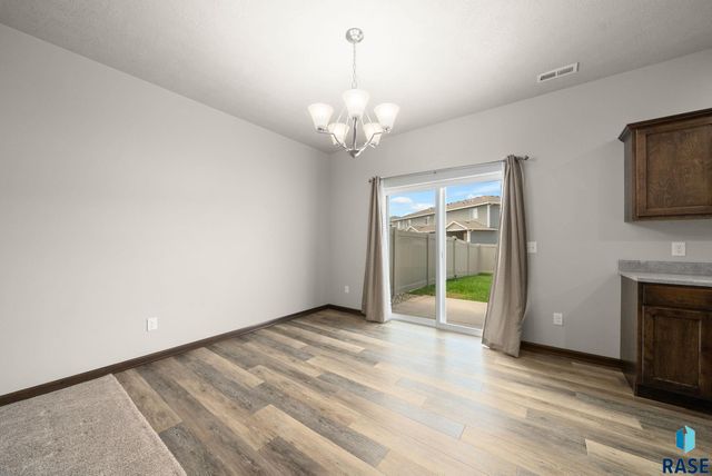 5501 S Seville Pl Place, Sioux Falls, SD 57108