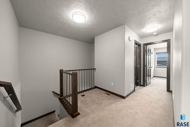 5501 S Seville Pl Place, Sioux Falls, SD 57108