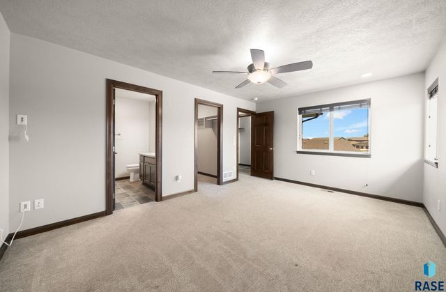 5501 S Seville Pl Place, Sioux Falls, SD 57108