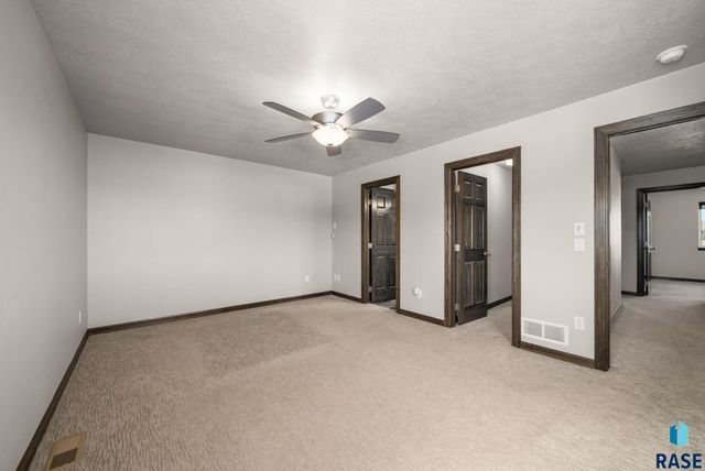 5501 S Seville Pl Place, Sioux Falls, SD 57108