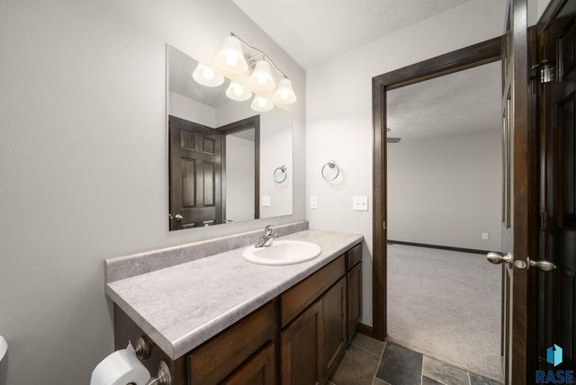 5501 S Seville Pl Place, Sioux Falls, SD 57108