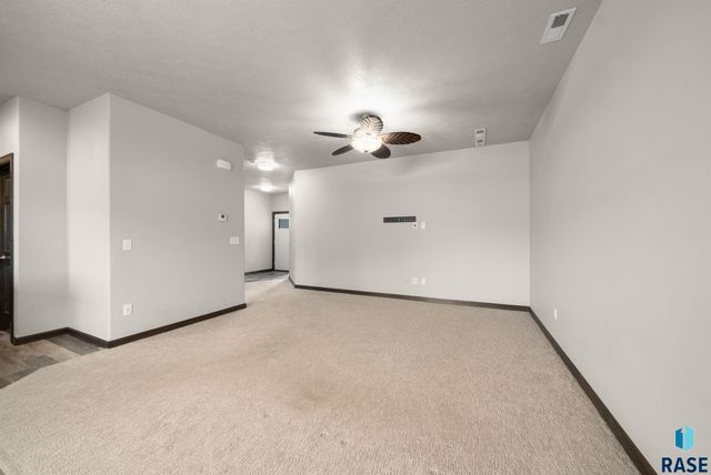 5501 S Seville Pl Place, Sioux Falls, SD 57108