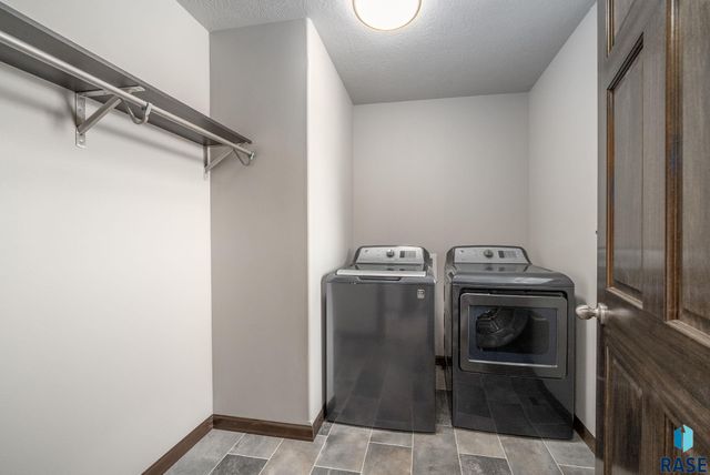 5501 S Seville Pl Place, Sioux Falls, SD 57108