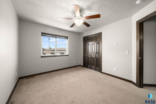 5501 S Seville Pl Place, Sioux Falls, SD 57108