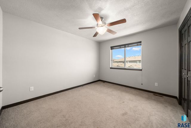 5501 S Seville Pl Place, Sioux Falls, SD 57108