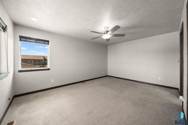 5501 S Seville Pl Place, Sioux Falls, SD 57108