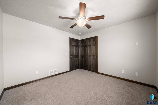 5501 S Seville Pl Place, Sioux Falls, SD 57108