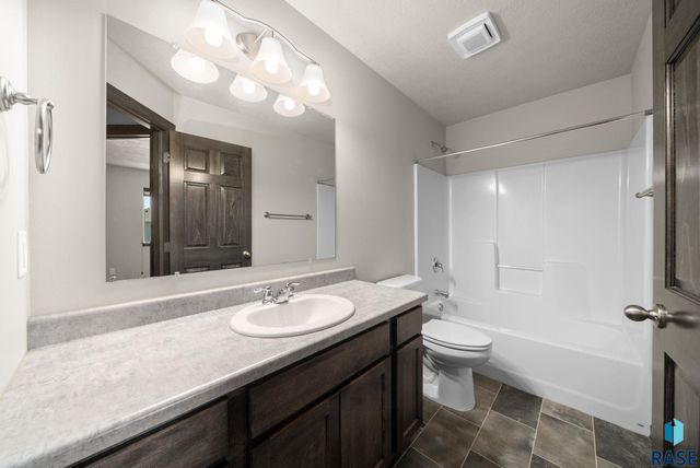 5501 S Seville Pl Place, Sioux Falls, SD 57108