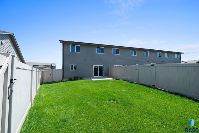 5501 S Seville Pl Place, Sioux Falls, SD 57108