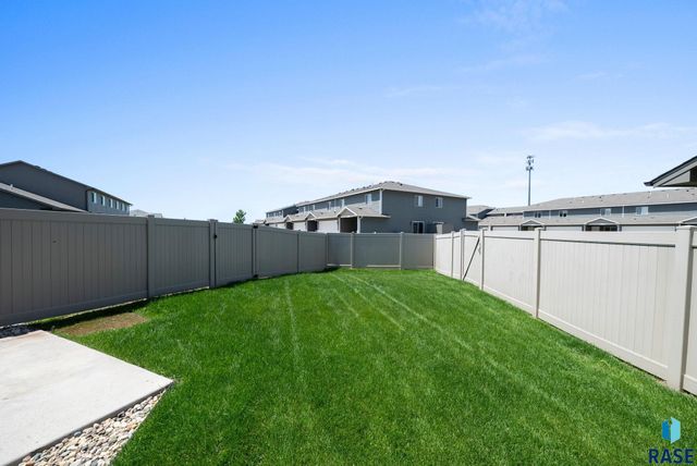 5501 S Seville Pl Place, Sioux Falls, SD 57108