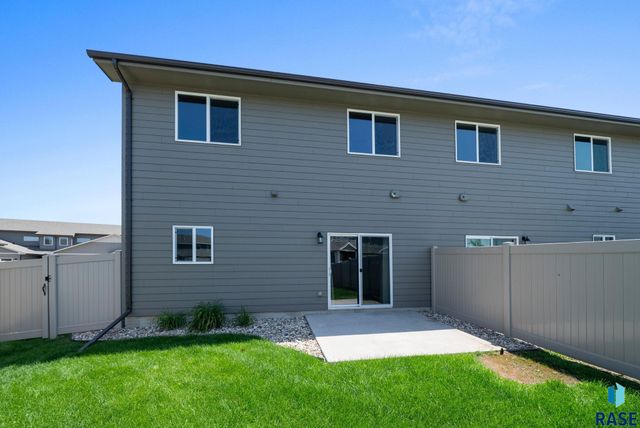 5501 S Seville Pl Place, Sioux Falls, SD 57108