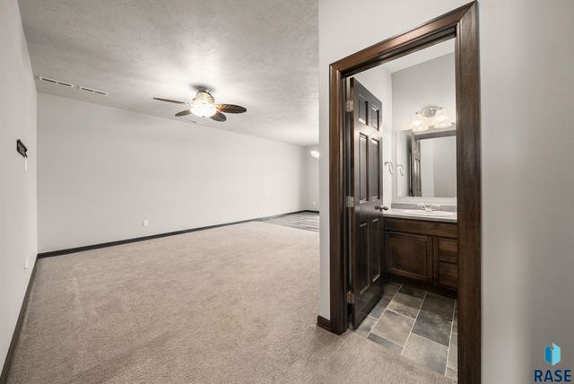 5501 S Seville Pl Place, Sioux Falls, SD 57108