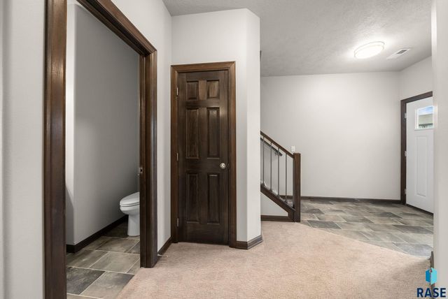 5501 S Seville Pl Place, Sioux Falls, SD 57108