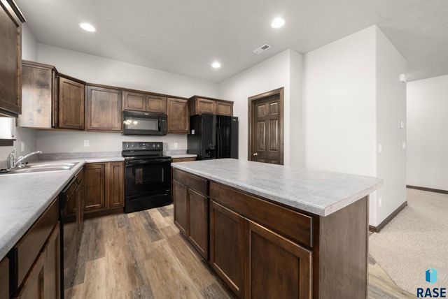 5501 S Seville Pl Place, Sioux Falls, SD 57108