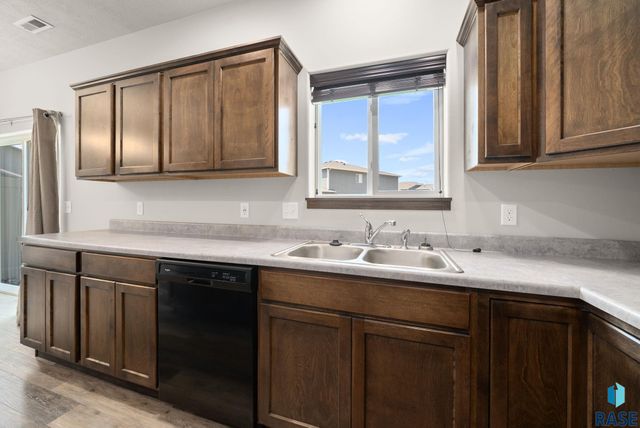 5501 S Seville Pl Place, Sioux Falls, SD 57108