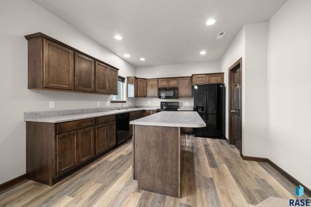 5501 S Seville Pl Place, Sioux Falls, SD 57108