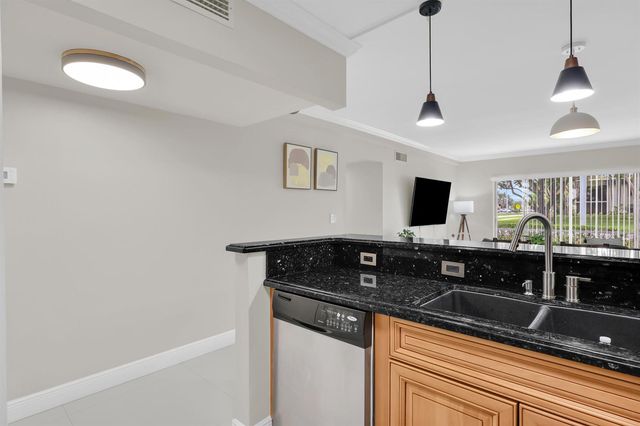 899 SE 2nd Avenue 120, Deerfield Beach, FL 33441