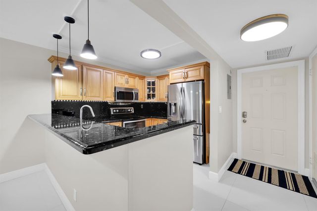 899 SE 2nd Avenue 120, Deerfield Beach, FL 33441