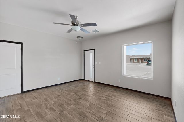 811 TS DANIEL CADENA Drive B, El Paso, TX 79927