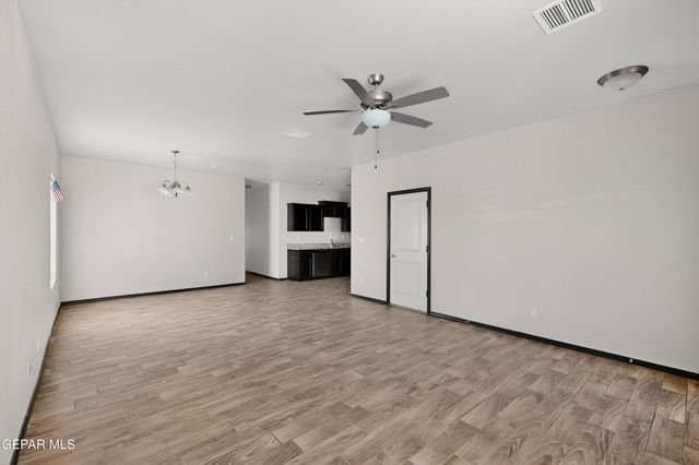 811 TS DANIEL CADENA Drive B, El Paso, TX 79927