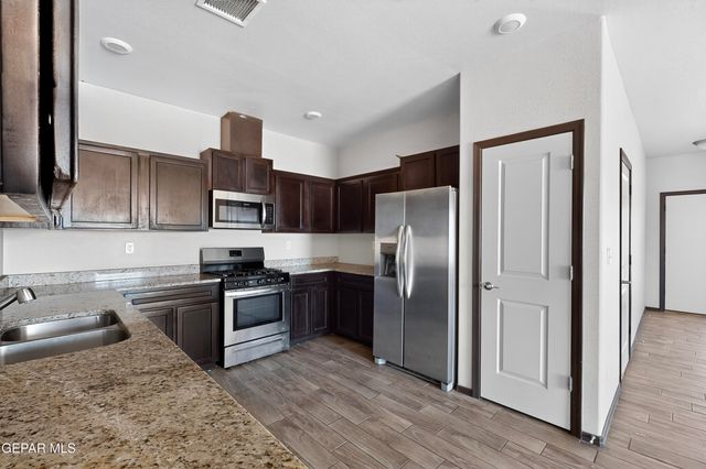 811 TS DANIEL CADENA Drive B, El Paso, TX 79927