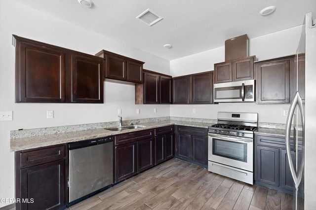 811 TS DANIEL CADENA Drive B, El Paso, TX 79927