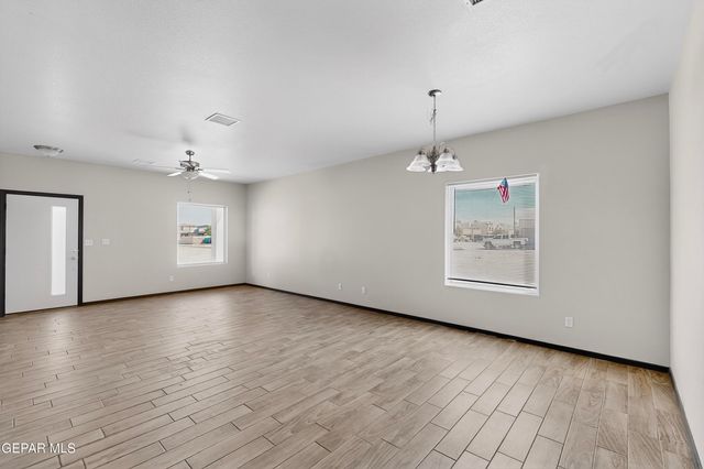 811 TS DANIEL CADENA Drive B, El Paso, TX 79927