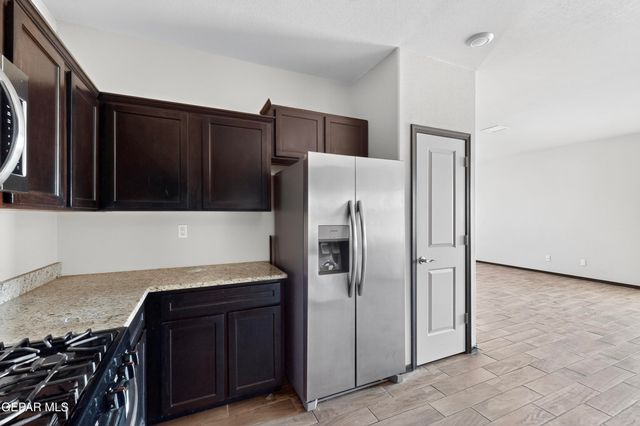 811 TS DANIEL CADENA Drive B, El Paso, TX 79927