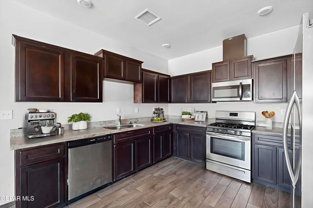 811 TS DANIEL CADENA Drive B, El Paso, TX 79927