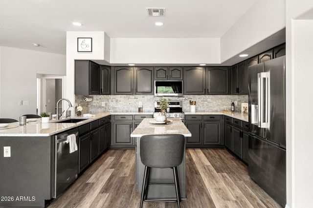 2405 W BARBIE Lane, Phoenix, AZ 85085