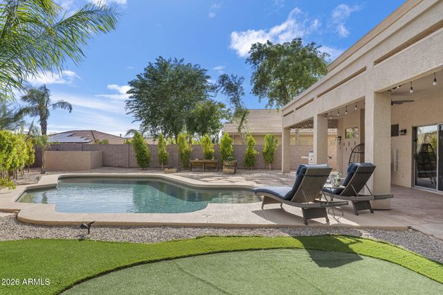2405 W BARBIE Lane, Phoenix, AZ 85085
